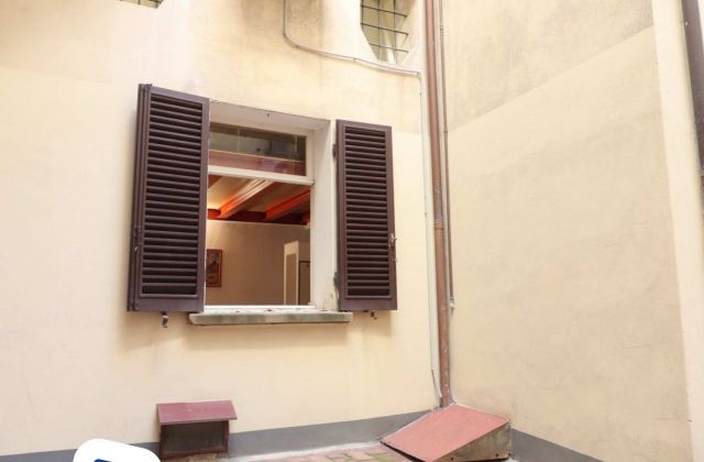 MONOLOCALE IN VENDITA IN VIA CARTOLERIA (03/RV0517)